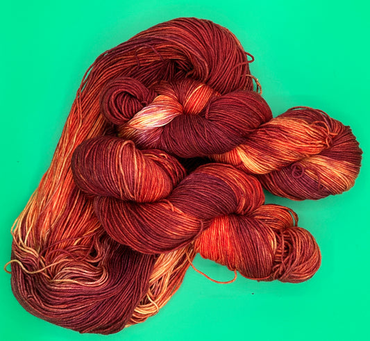 Morrigan Wolkenfüße - Sockenwolle mit Fine Merino